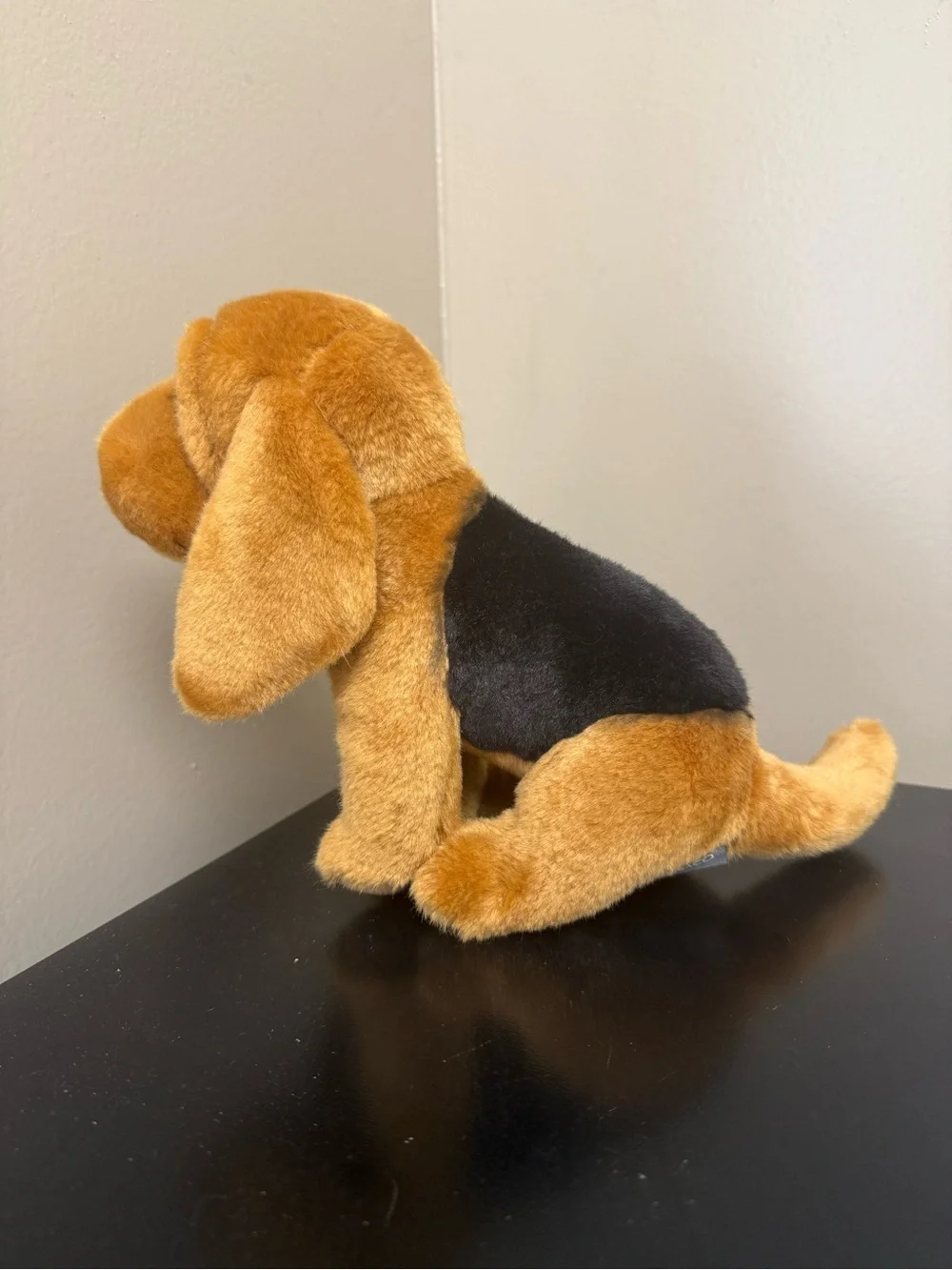 Demdaco Plush Brown and black Bloodhound